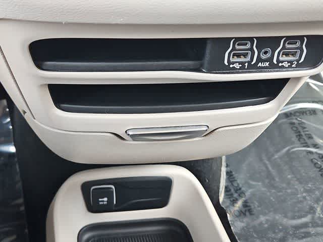 Thumbnail: 2023 Chrysler Voyager - 29