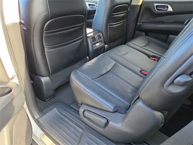 Thumbnail: 2013 Nissan Pathfinder - 19