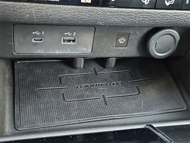 Thumbnail: 2022 Mitsubishi Outlander - 31