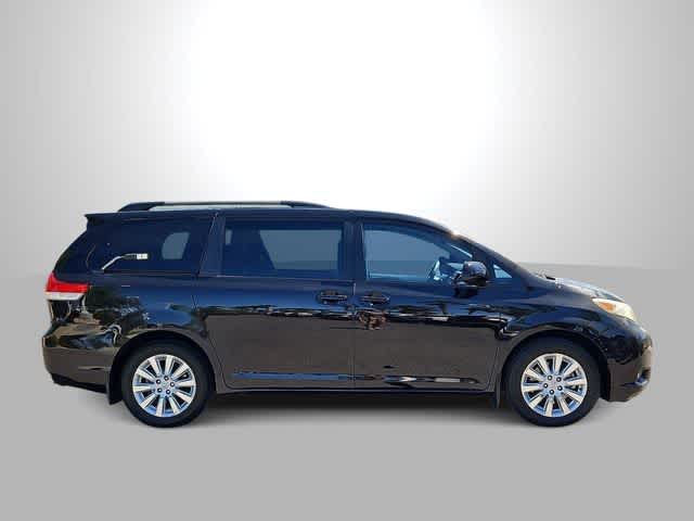 Thumbnail: 2012 Toyota Sienna - 9