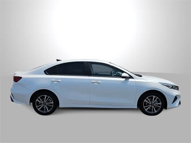 Thumbnail: 2022 Kia Forte - 8
