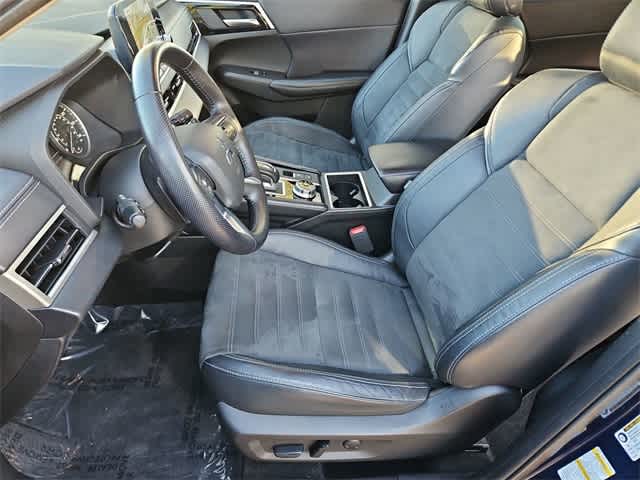 Thumbnail: 2022 Mitsubishi Outlander - 17