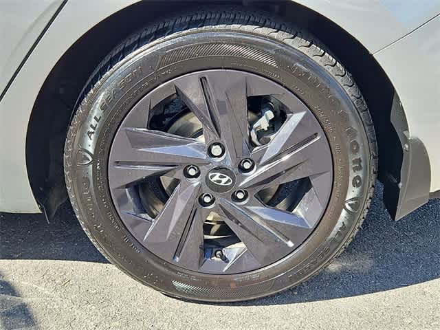 Thumbnail: 2022 Hyundai Elantra - 13