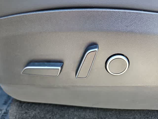 Thumbnail: 2022 Tesla Model Y - 17