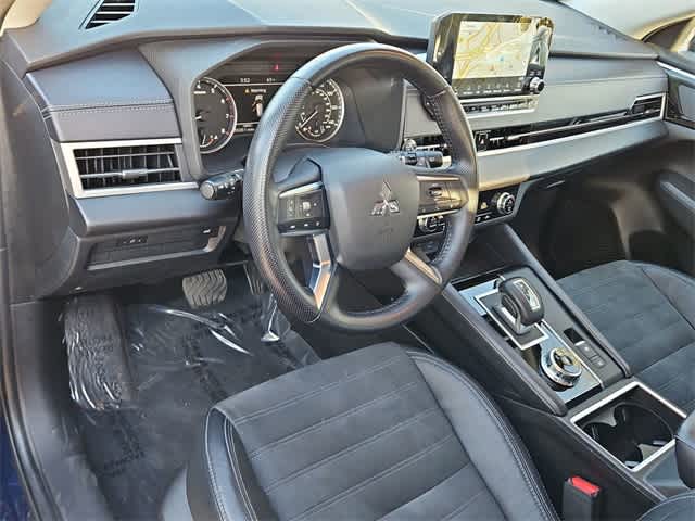 Thumbnail: 2022 Mitsubishi Outlander - 10