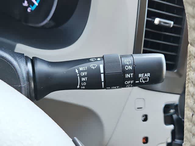 Thumbnail: 2012 Toyota Sienna - 27