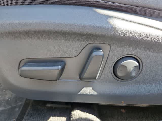 Thumbnail: 2022 Hyundai Ioniq - 17