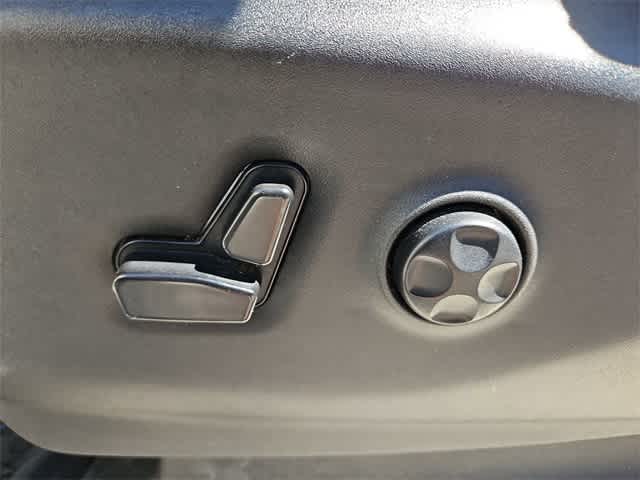 Thumbnail: 2023 Chrysler Pacifica - 18