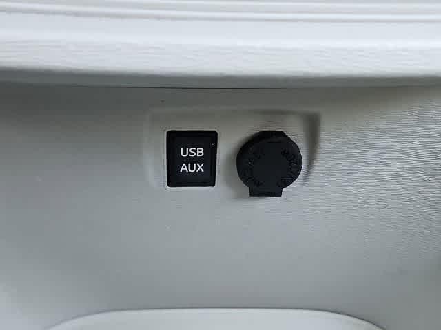 Thumbnail: 2012 Toyota Sienna - 31