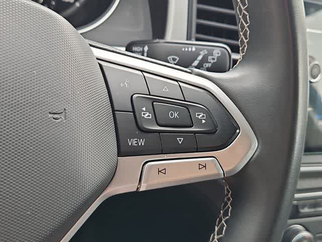 Thumbnail: 2021 Volkswagen Atlas - 24