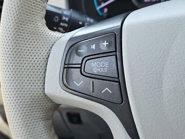 Thumbnail: 2012 Toyota Sienna - 25