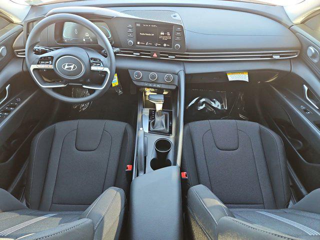 Thumbnail: 2025 Hyundai Elantra - 15