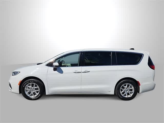 Thumbnail: 2023 Chrysler Pacifica - 5