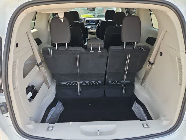 Thumbnail: 2023 Chrysler Voyager - 32