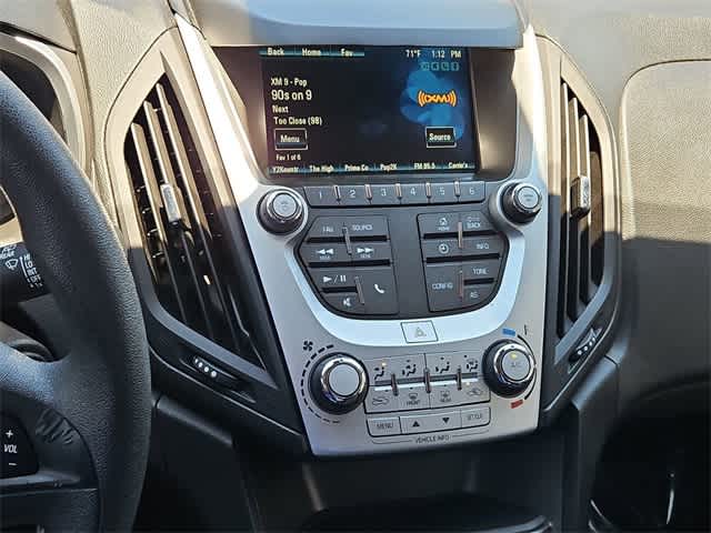 2017 Chevrolet Equinox LS 27