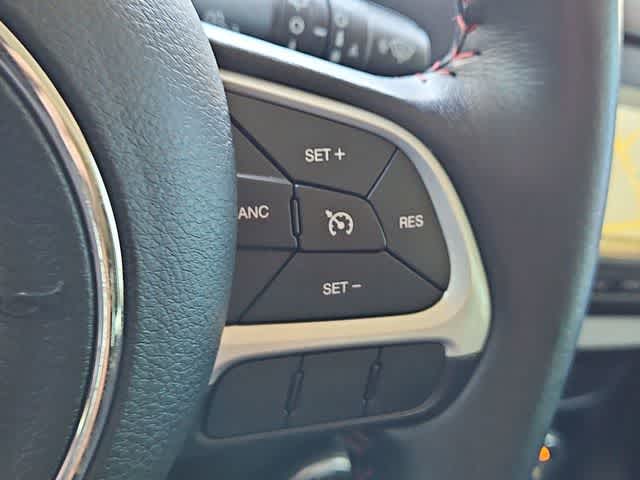 Thumbnail: 2016 Jeep Renegade - 17