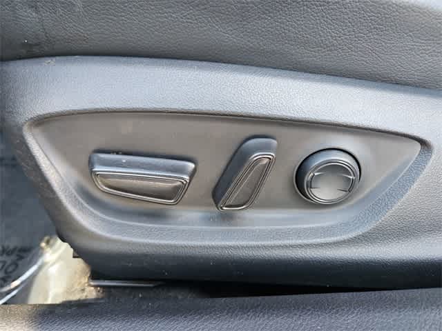 Thumbnail: 2020 Toyota Camry - 17