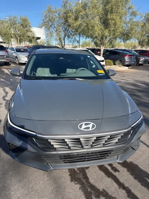 2024 Hyundai Elantra SE