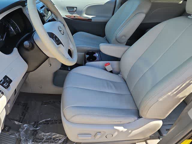 Thumbnail: 2012 Toyota Sienna - 17