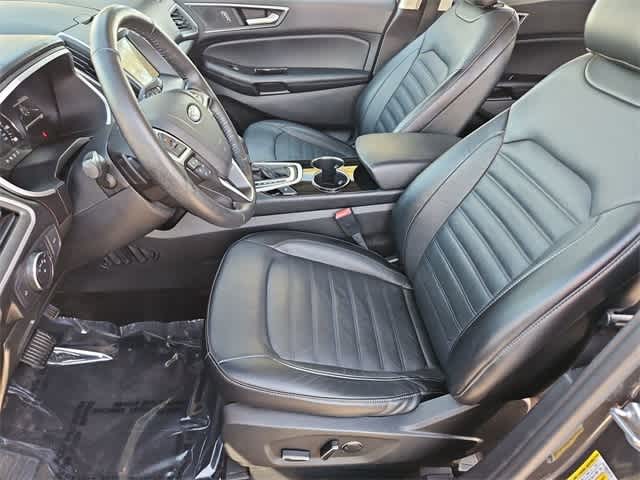 Thumbnail: 2016 Ford Edge - 16