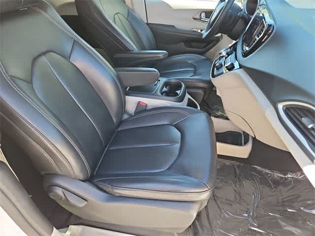 Thumbnail: 2023 Chrysler Pacifica - 22