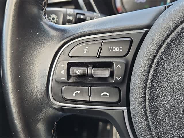 Thumbnail: 2022 Kia Niro - 24