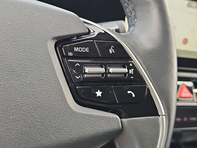 Thumbnail: 2025 Kia Niro - 24