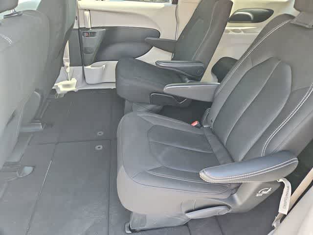 Thumbnail: 2023 Chrysler Voyager - 19