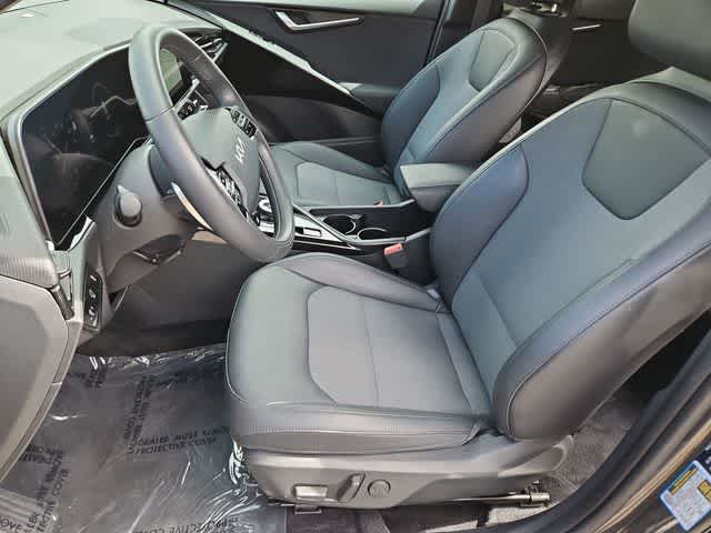 Thumbnail: 2025 Kia Niro - 16