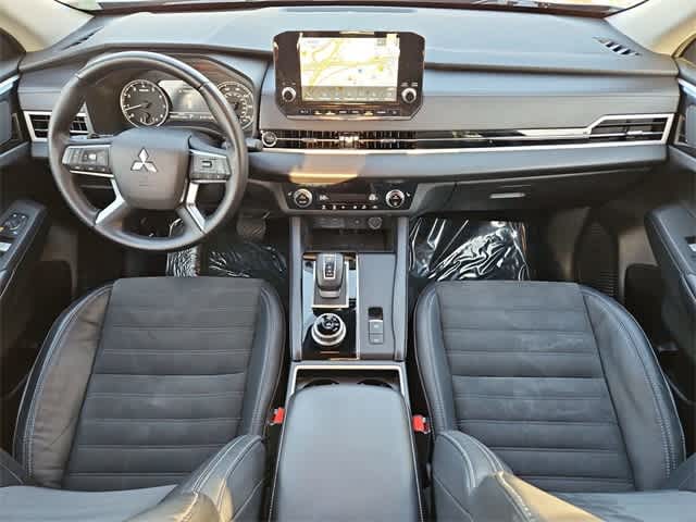 Thumbnail: 2022 Mitsubishi Outlander - 16