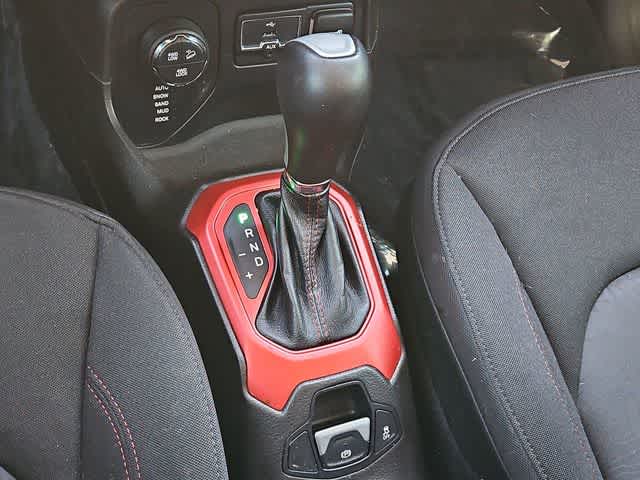 Thumbnail: 2016 Jeep Renegade - 24