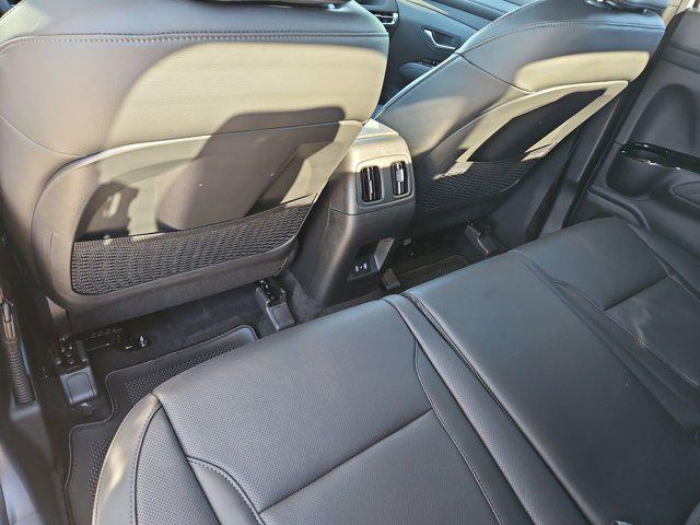 Thumbnail: 2026 Hyundai Santa Cruz - 18