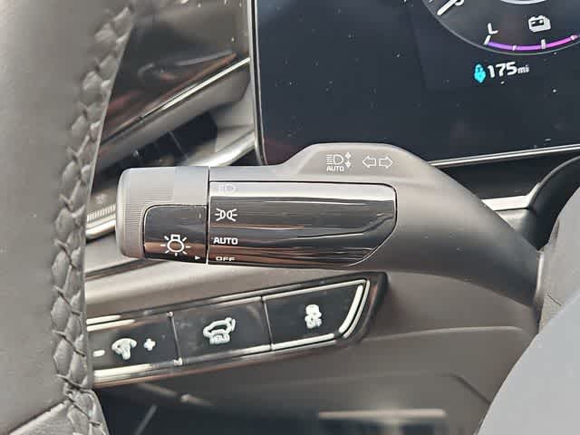 Thumbnail: 2025 Kia Niro - 26