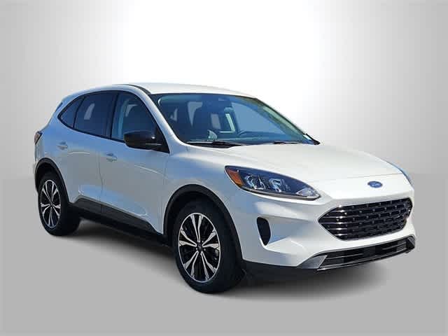 2022 Ford Escape SE photo 2