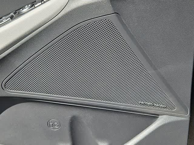 Thumbnail: 2022 Hyundai Ioniq - 31