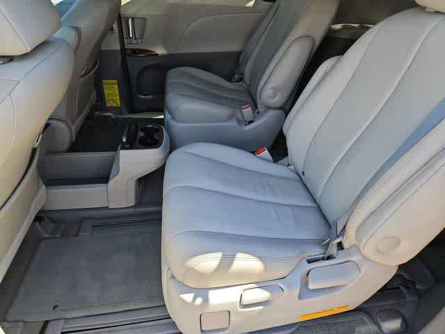 Thumbnail: 2012 Toyota Sienna - 21