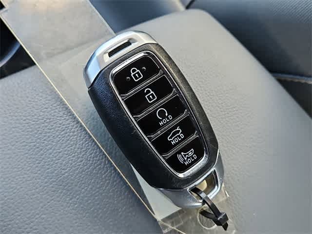 Thumbnail: 2022 Hyundai Elantra - 32