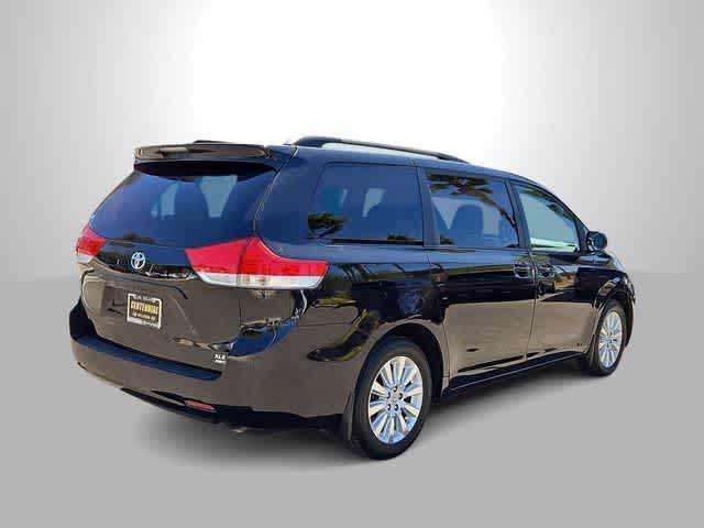 Thumbnail: 2012 Toyota Sienna - 8