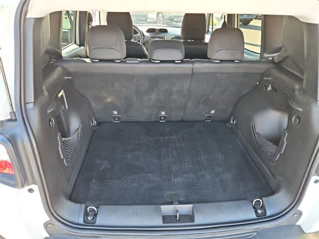 Thumbnail: 2018 Jeep Renegade - 32