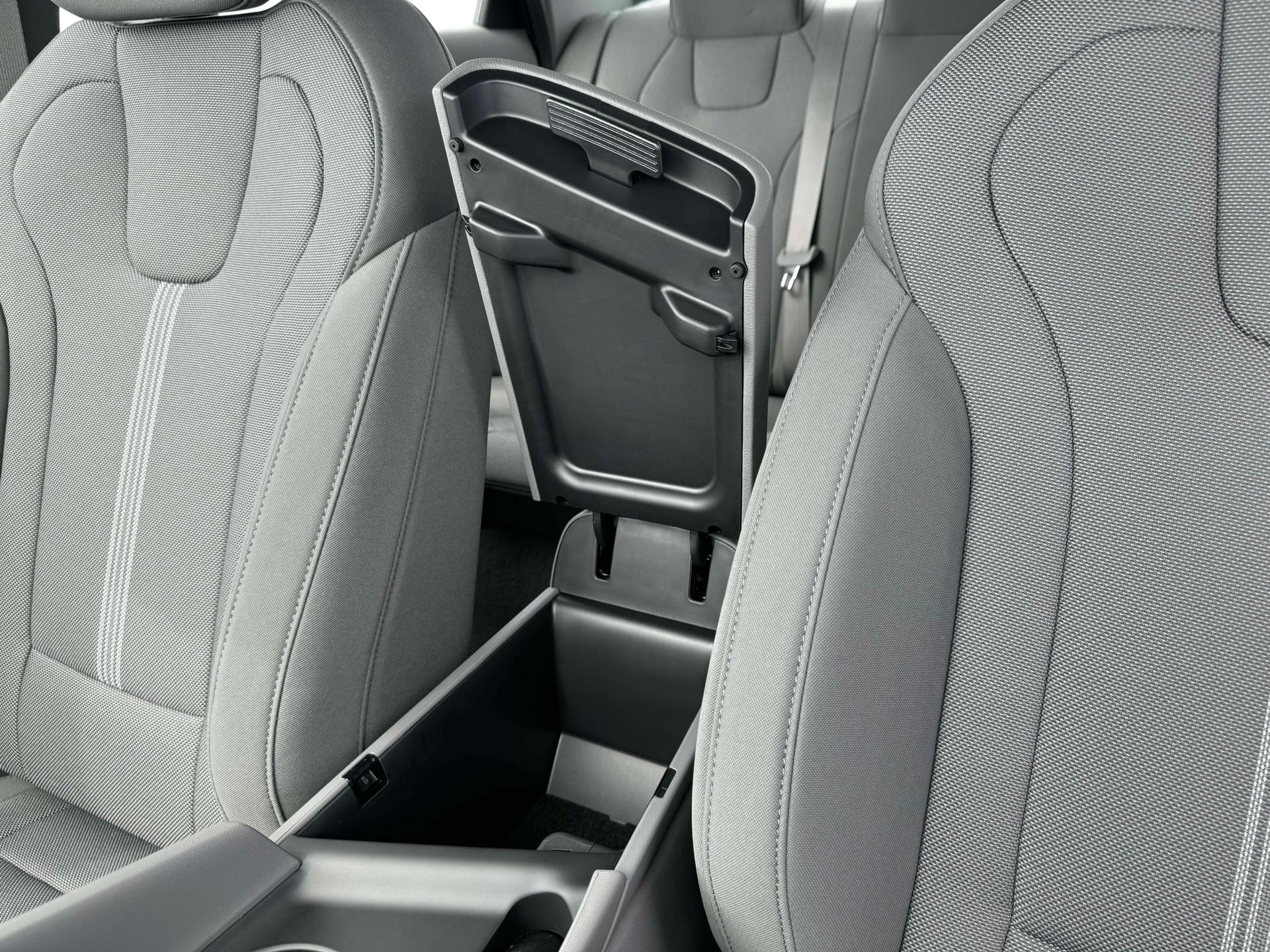 Thumbnail: 2025 Hyundai Elantra - 18