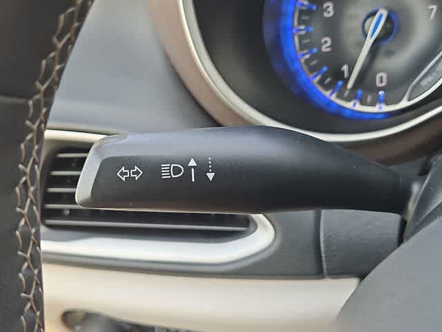 Thumbnail: 2023 Chrysler Voyager - 26