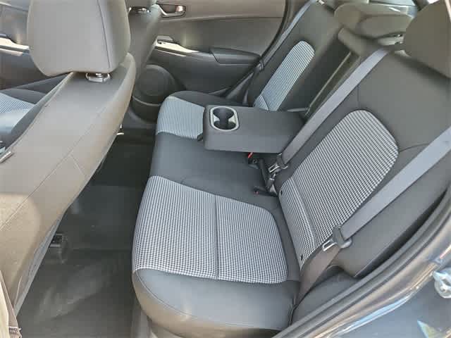 2021 Hyundai Kona SE 18