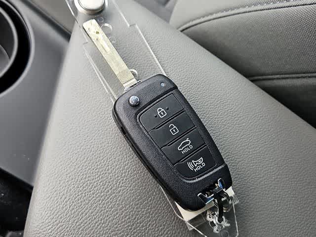 Thumbnail: 2025 Hyundai Elantra - 32