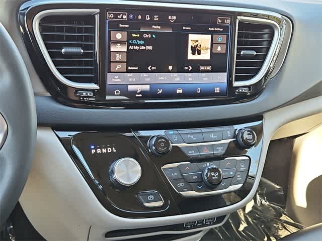 Thumbnail: 2023 Chrysler Pacifica - 28