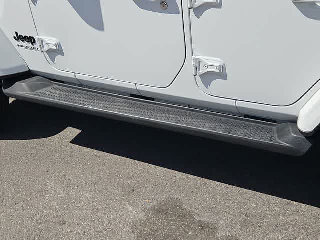 Thumbnail: 2022 Jeep Wrangler - 37