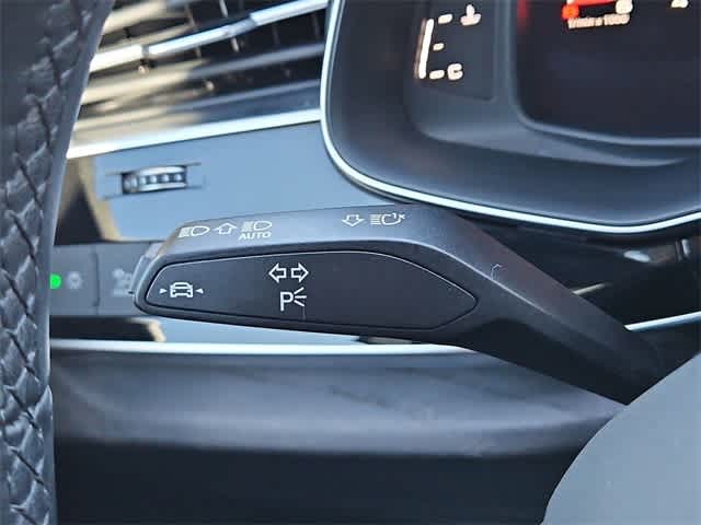 Thumbnail: 2022 Audi Q8 - 28