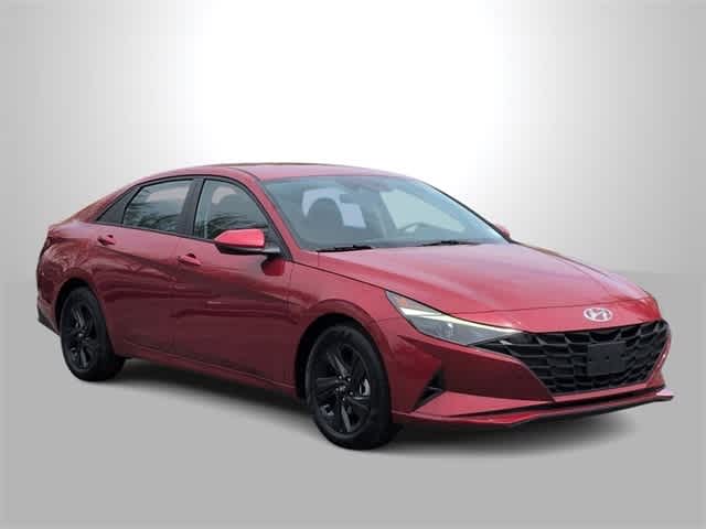 2022 Hyundai Elantra SEL photo 2