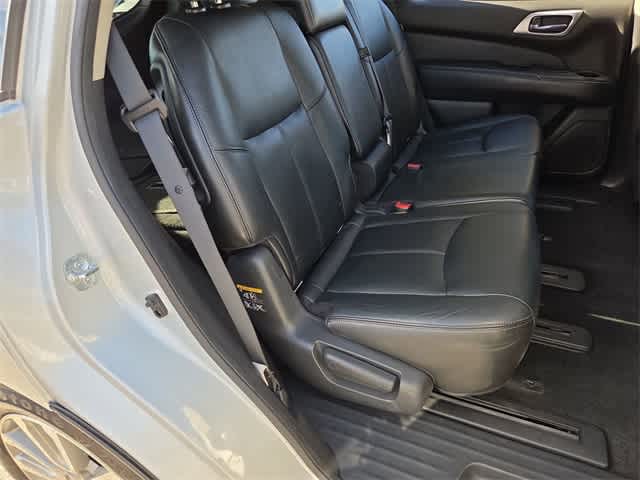 Thumbnail: 2013 Nissan Pathfinder - 21