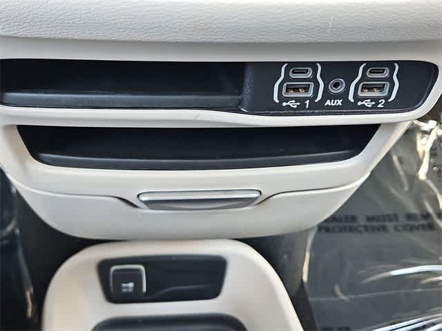 Thumbnail: 2023 Chrysler Pacifica - 30