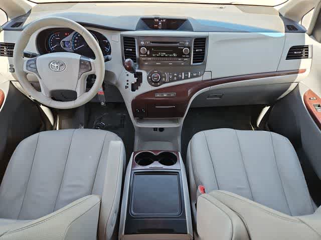 Thumbnail: 2012 Toyota Sienna - 16